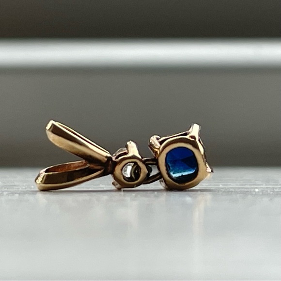18k Gold, Diamond and Sapphire Pendant